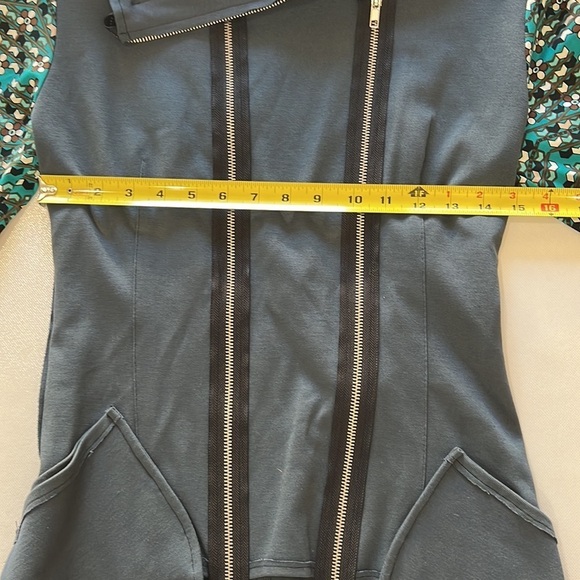 Sohung Designs Double Zip Unique Patterned Sleeve Jacket in size S - Picture 7 of 13